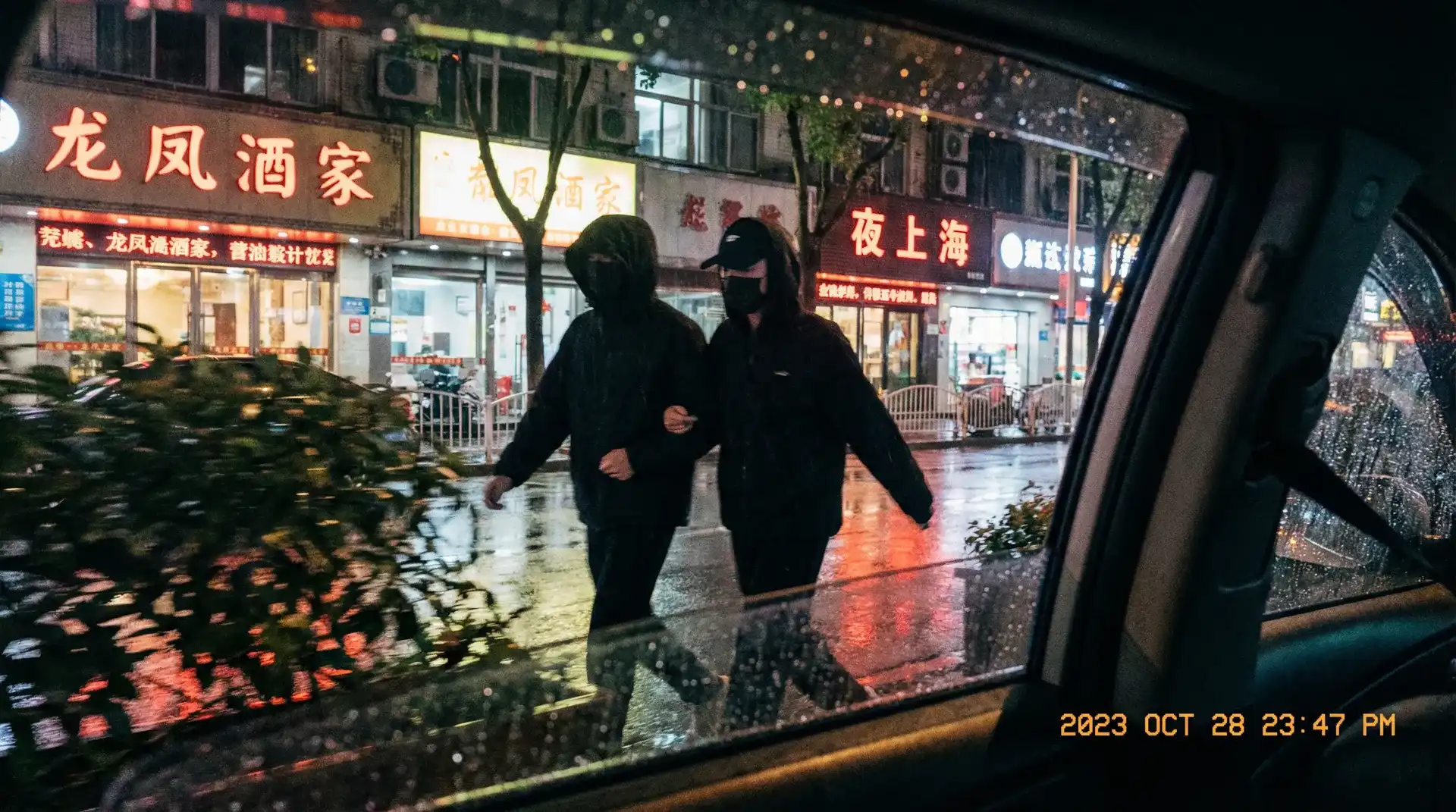 【每日推荐】每日推荐官网 - 最新资讯每日推荐聚集地 - 顶流明星深夜密会现场抓拍照片